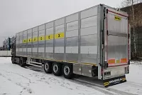 Полуприцеп для перевозки животных BERDEX ECOLINE OV1227 (с отоплением) с фиксированными этажами (3 этажа) 